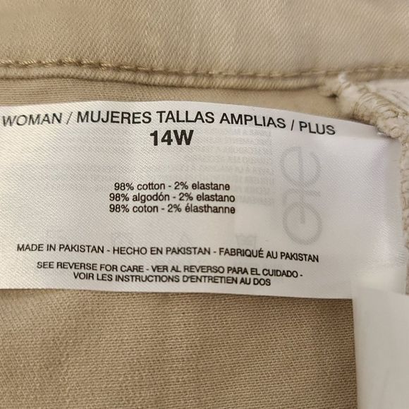 PLUS SIZE CODE BLUE CLASSIC CAPRI PANTS - Picture 12 of 13